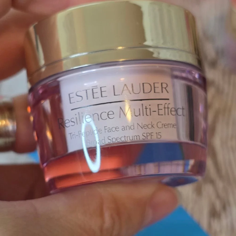 Women's Estee Lauder set of 7 makeup and skincare items